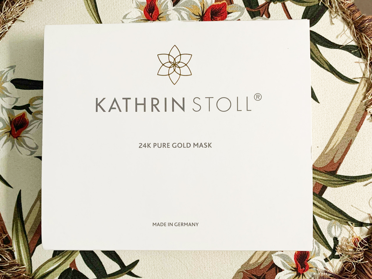 Gold Mask von Kathrin Stoll