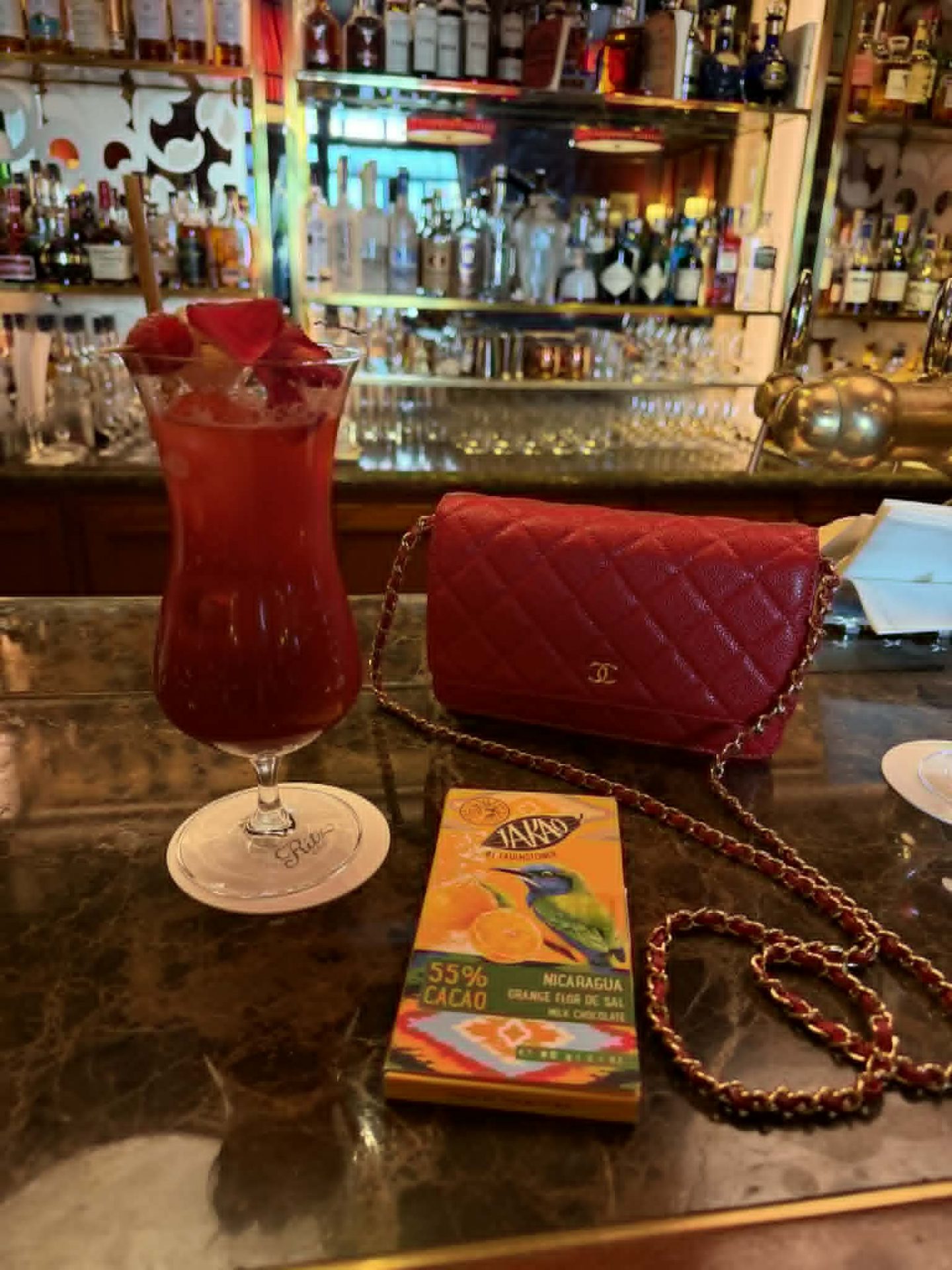 Cocktail trinken im Ritz