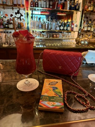 Cocktail trinken im Ritz